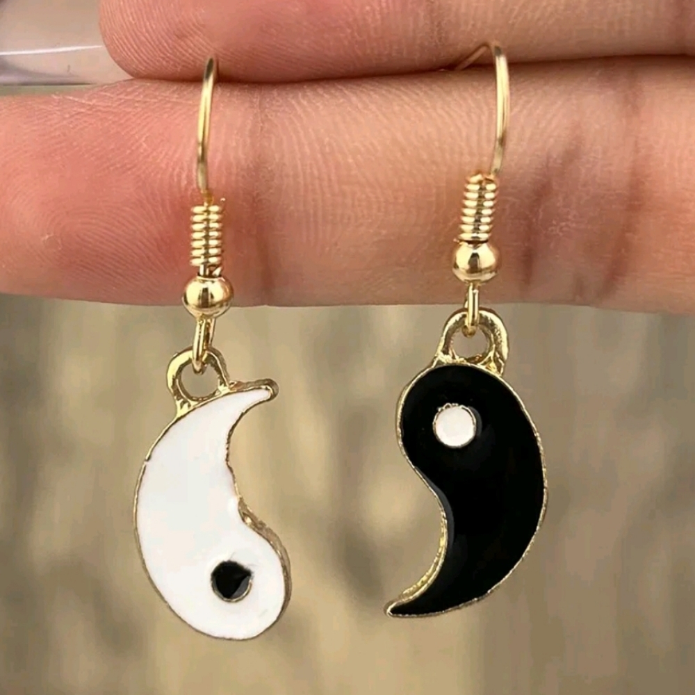 ☯ Yin Yang Dangle Earrings